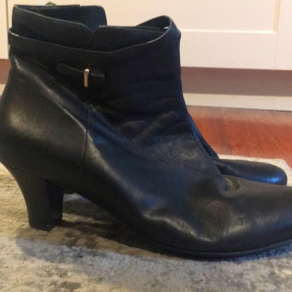 Umberto Raffini ankle booties